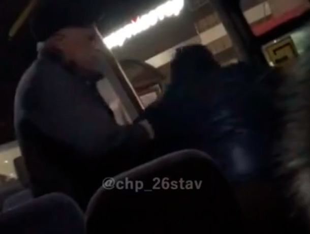 Конфликт между водителем и нетрезвым пассажиром изучают в полиции Ставрополя