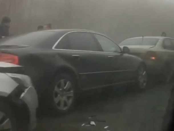 «Паровозик»: последствия ДТП из 6 авто попали на видео в Ставрополе