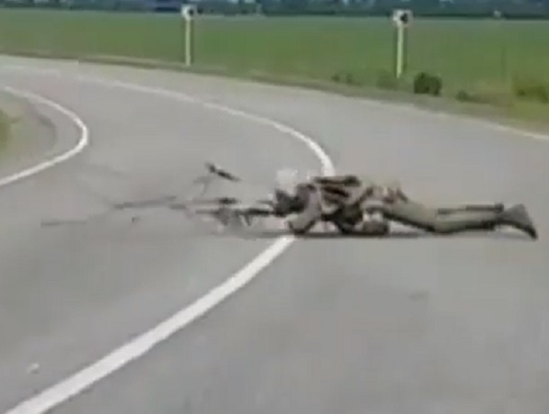 Парашютиста протащило по трассе после неудачного приземления в Пятигорске