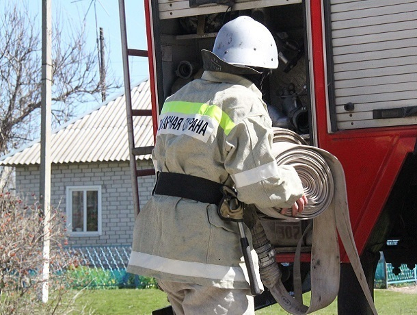 Из-за не потушенной сигареты сгорело два строения и погибла женщина на Ставрополье