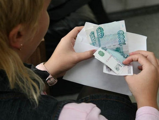 Взятку в 50 тысяч рублей за прописку мужу-иностранцу предлагала полицейскому ставропольчанка