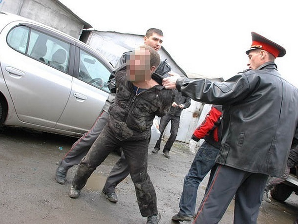 Ставрополец затеял жесткую драку с участковым и получил четыре года «строгача»