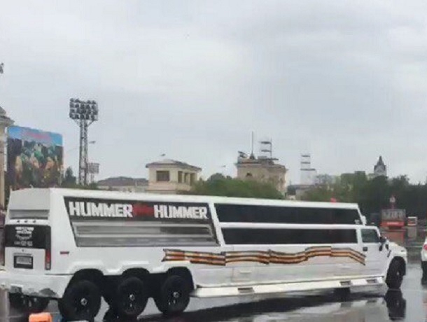 «Устроили из праздника цирк»: разукрашенные лимузины, которые замыкали парад Победы в Ставрополе, вызвали недовольство горожан