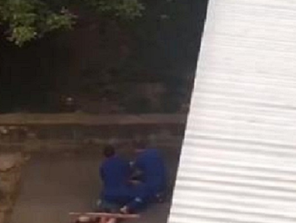 Буйного молодого человека скрутили сотрудники «скорой» в Ставрополе