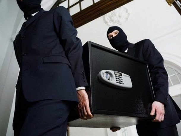 «Ограбление века»: в украденном ставропольцами  сейфе оказался лишь планшет, по которому их и вычислили