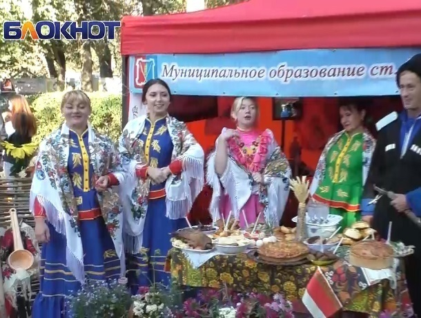 Турки-месхетинцы устроили красочные танцы  в центре Ставрополя