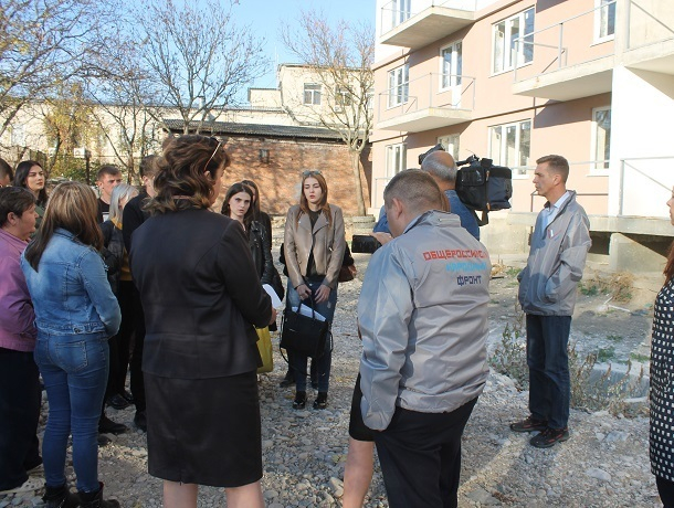 «Бездушие чиновников поражает»: многострадальное жилье для сирот в Пятигорске снова не сдадут в срок