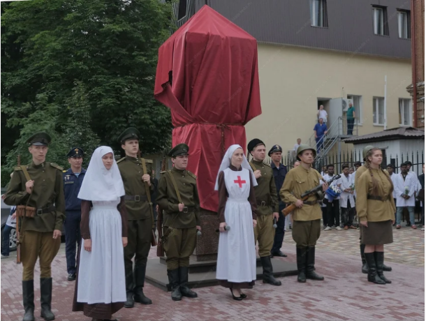 В Ставрополе установили памятник трем медицинским сестрам