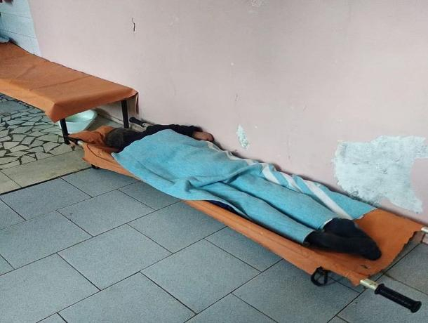 Молил о помощи: на Ставрополье мужчина три дня пролежал на бетонном полу больницы