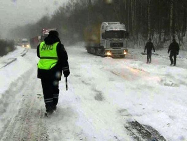 Трассу на Ростов из Ставрополя перекрыли из-за плохой погоды