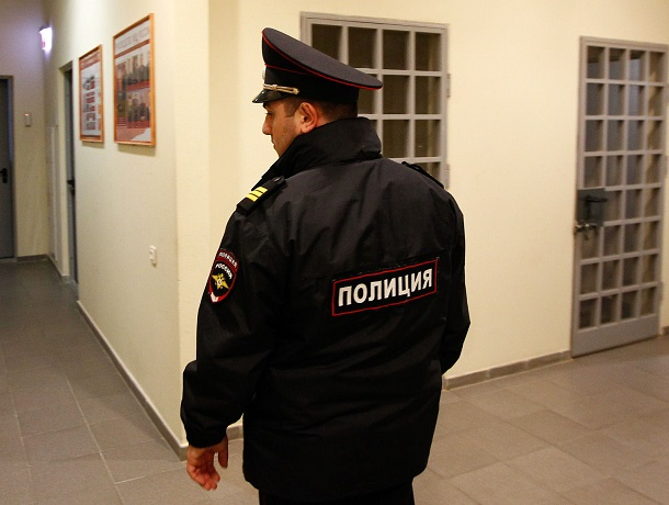 30 тысяч рублей заплатил ставрополец за брошенный в полицейского мобильный телефон