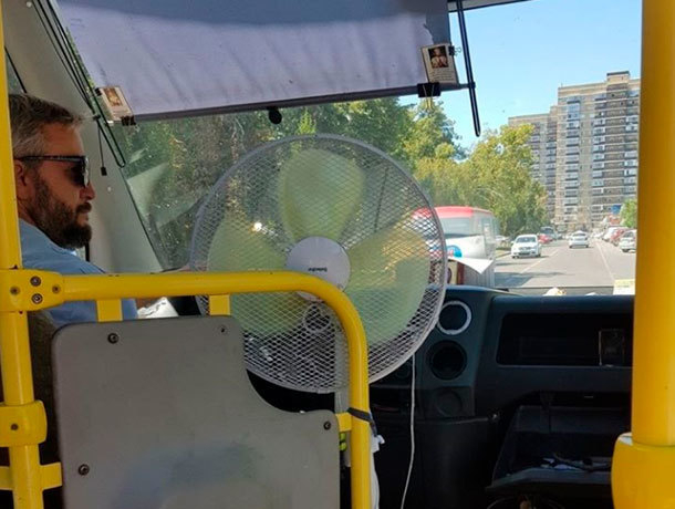 Заботливый водитель автобуса установил вентилятор для пассажиров в Ставрополе