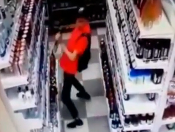 В «ритме танца» молодой человек украл в магазине колбасу и бутылку водки в Ставрополе