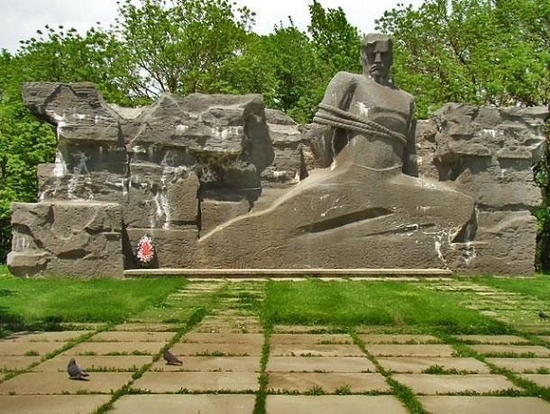 Прежде и теперь: изменился ли монумент «Холодный Родник» в Ставрополе