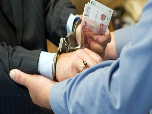 На Ставрополье бывший полицейский вымогал у предпринимателей деньги под видом члена банды