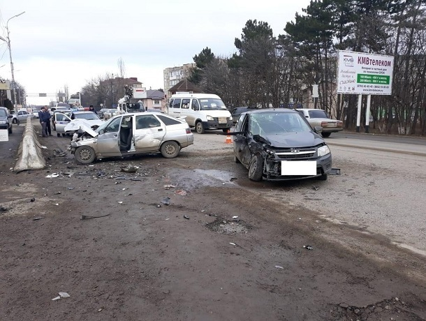 Два человека пострадали в ДТП с участием «Гранты» и «ВАЗ-21124» на Ставрополье