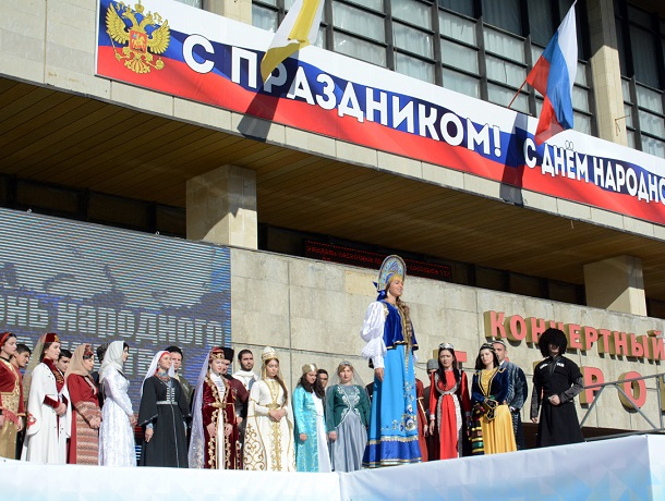 «С чего начинается Родина» рассказали на 15 национальных языках в Ставрополе