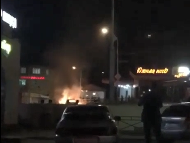 «Лада-Калина» сгорела на улице Ставрополя и попал на видео