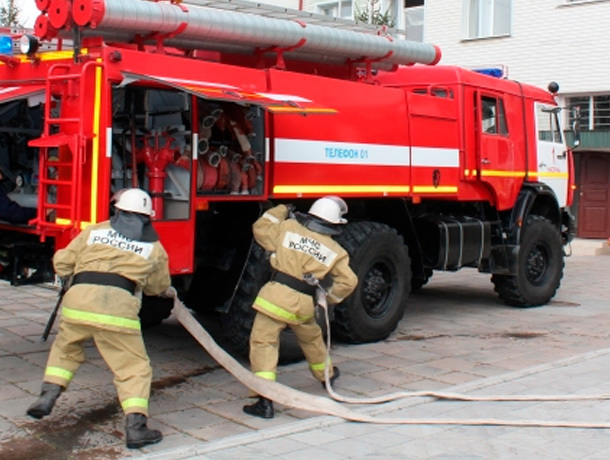 Человек пострадал при пожаре в многоквартирном доме в Ставрополе