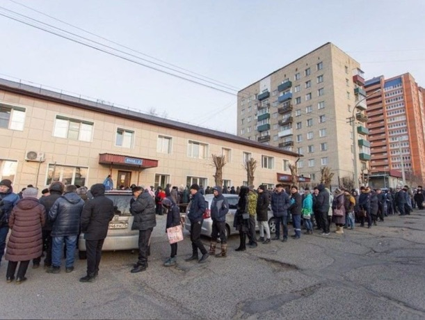 В Ставрополе образовались огромные очереди за справкой на водительские права по старой цене