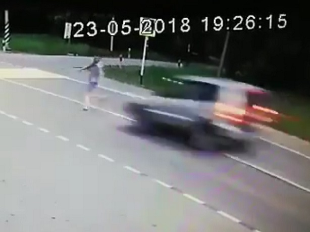 Появилось видео смерти пешехода под колесами «Нивы» на трассе в Ставропольском крае