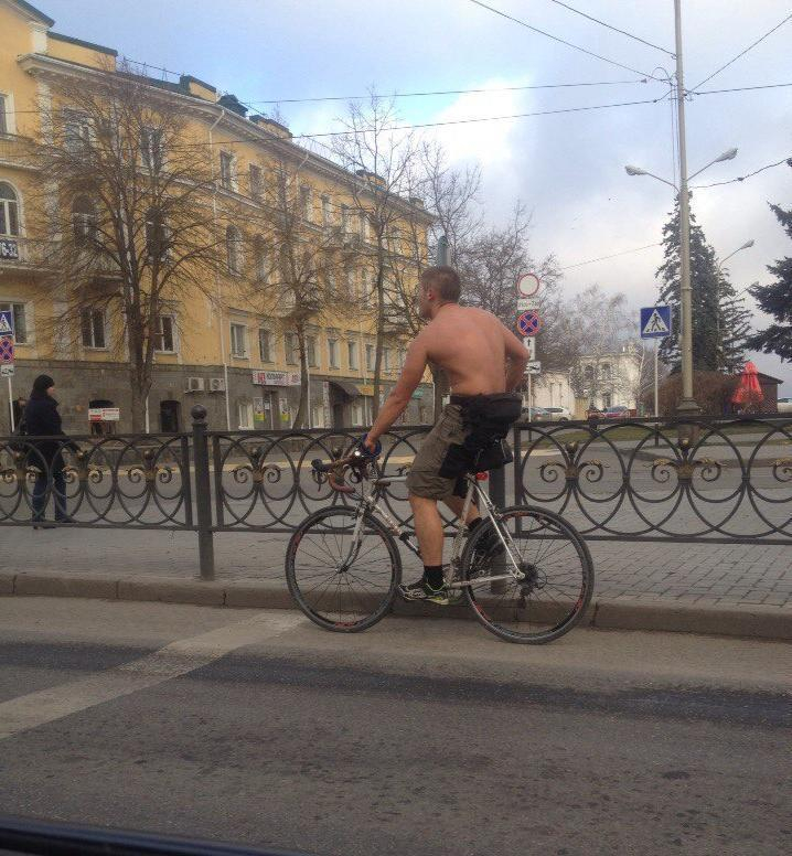 Полуобнаженный велосипедист удивил жителей Ставрополя