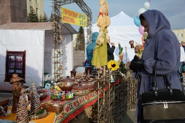 На площади Ленина в Ставрополе открылся «Новогодний базар»