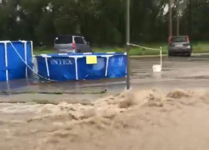 Ливень и град затопили Пятигорск в начале лета — видео