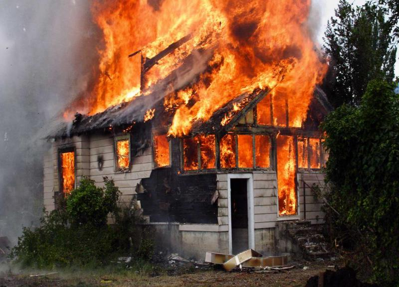 При пожаре на Ставрополье спасли многодетную семью