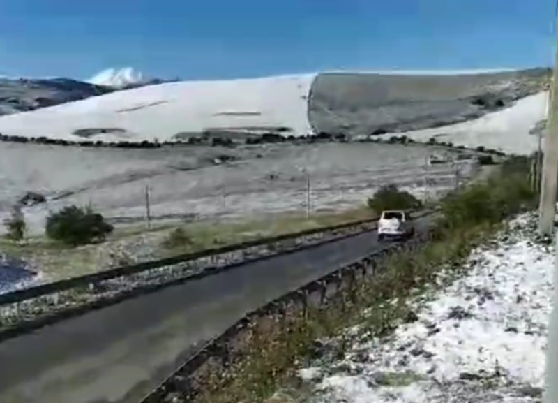Неожиданно выпавший в сентябре снег под Кисловодском попал на видео