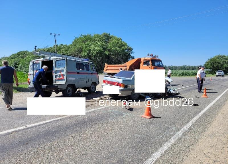 Два человека погибли в аварии с грузовиком на Ставрополье