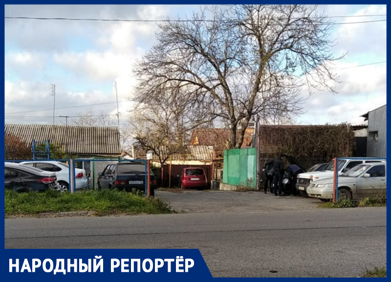 Раздражающая горожан парковка вблизи детской площадки в Ставрополе привлекла внимание полиции