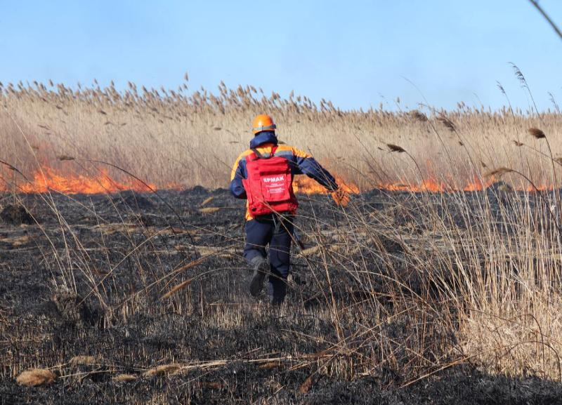 Ставрополье за сутки потушили 23 ландшафтных пожара