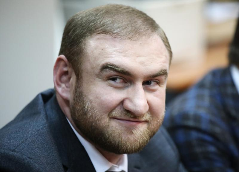Из-за запрета на свидания с женой экс-сенатор КЧР Рауф Арашуков объявил голодовку
