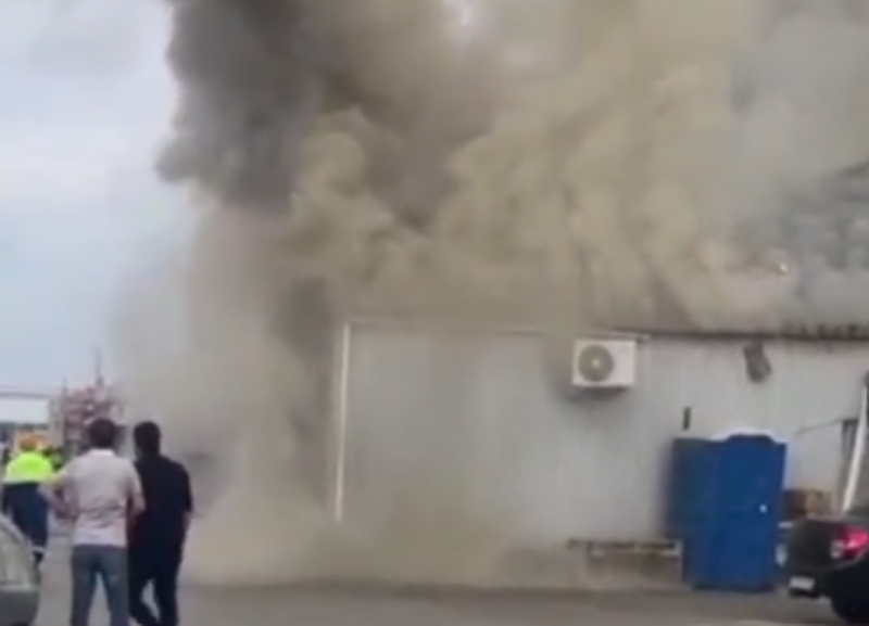 Мясной магазин загорелся на улице Бруснева в Ставрополе