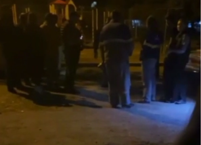 Четыре человека пострадали из-за взрыва гранаты рядом с рестораном на Ставрополье — видео