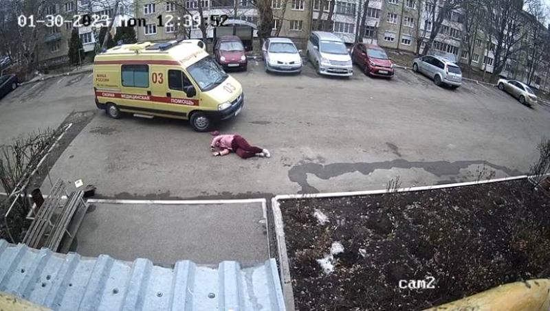 Сбившая жительницу Ставрополья «скорая помощь» попала на камеру наблюдения