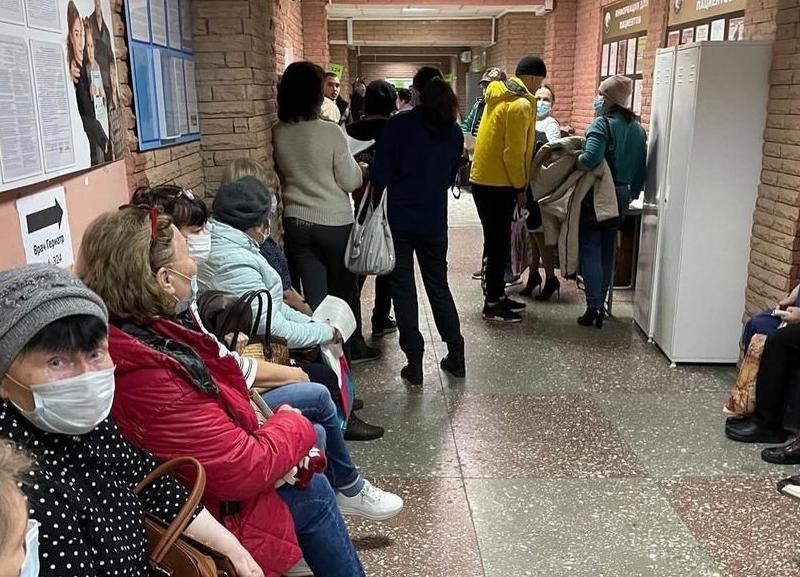 Жители Ставрополя пожаловались на очереди в 40 человек в поликлинике №6