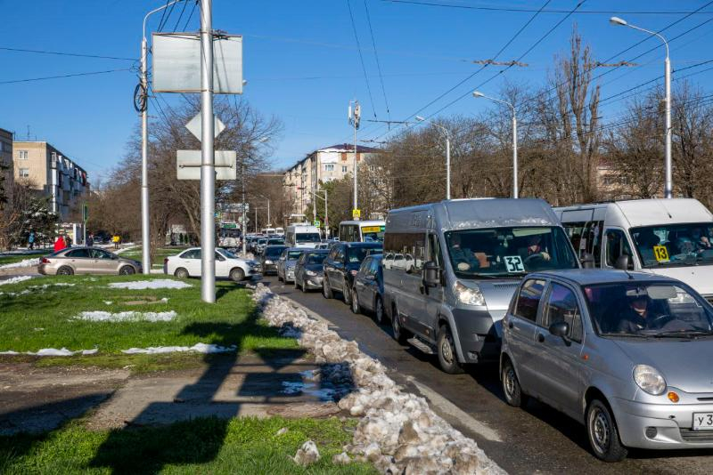 Убрать круг, расширить дорогу, спилить деревья: жители Ставрополя решают судьбу перекрестка Шпаковской и Доваторцев