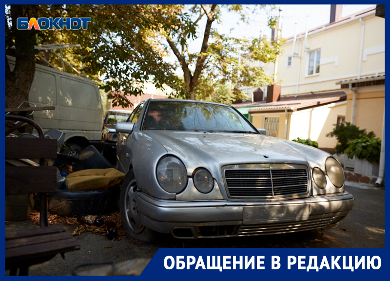 На кладбище автомобилей у детской площадки в Ставрополе махнула рукой администрация района