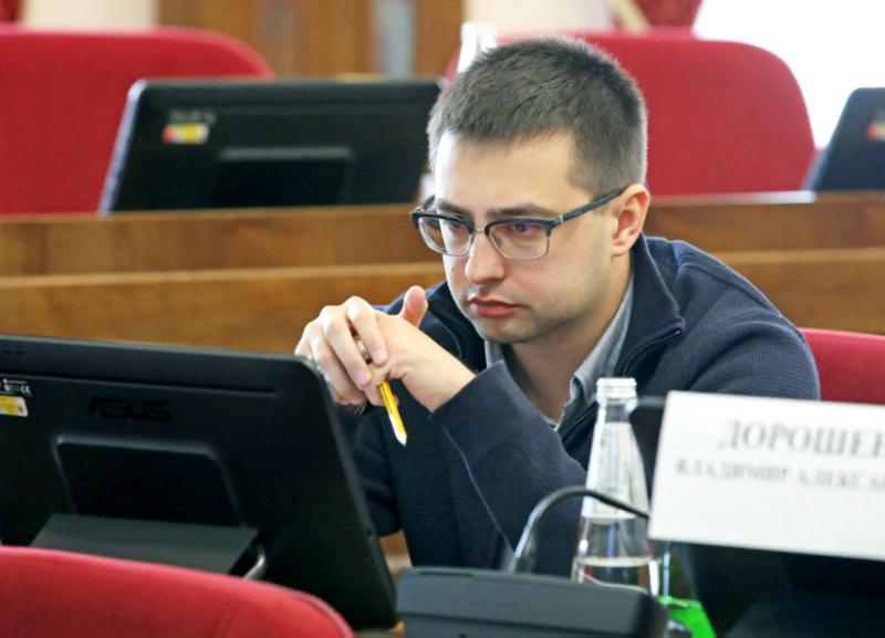 «Единая Россия» грозится исключить из партии подозреваемого во взятках депутата Дорошенко
