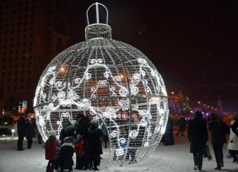 Администрация Ставрополя закупит новогодние шары на 13 миллионов рублей