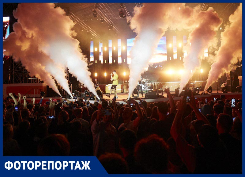 Фото только с випами и толпы на площади: публикуем подробности концерта Dabro в Ставрополе