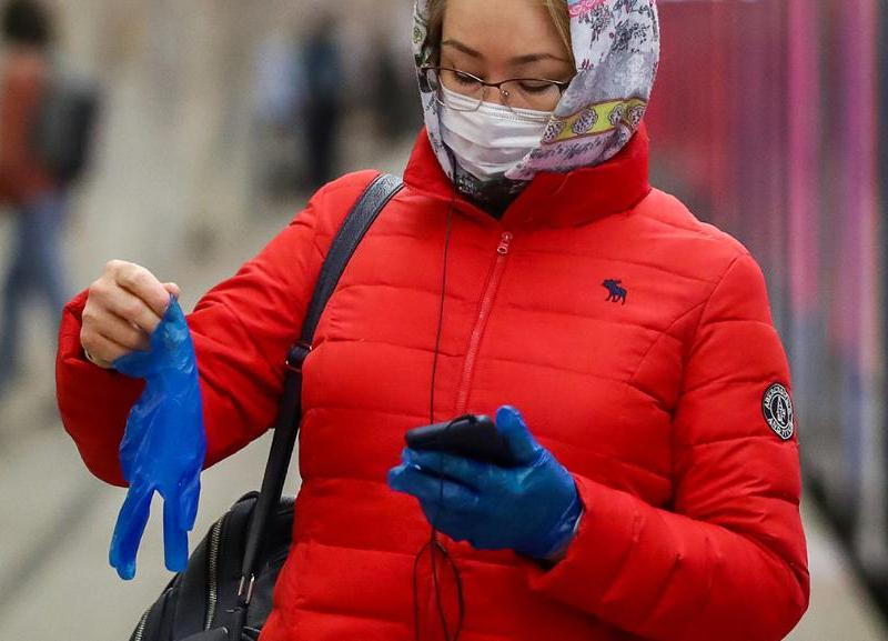 Главный инфекционист России: перчатки не эффективны против коронавируса