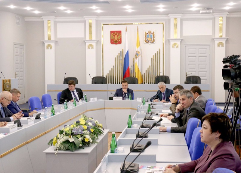 Эсеры внесли в Ставропольскую думу законопроект о выплате детям от 16 до 18 лет по 10 тысяч рублей