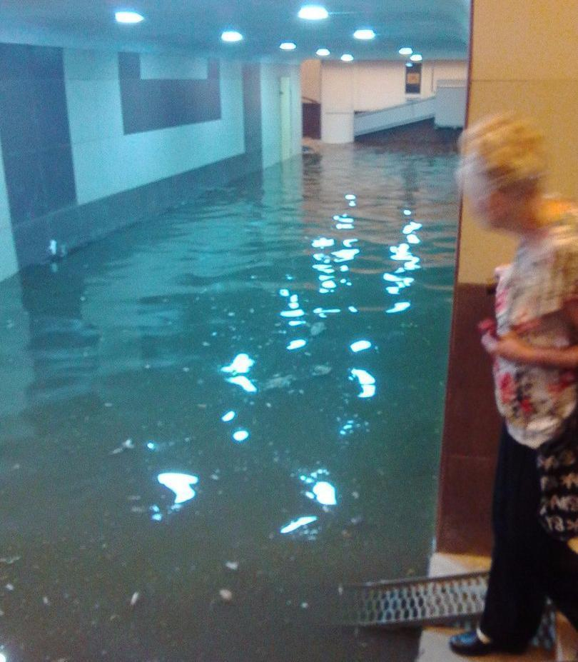 Подземный переход около краевой больницы затопило в Ставрополе