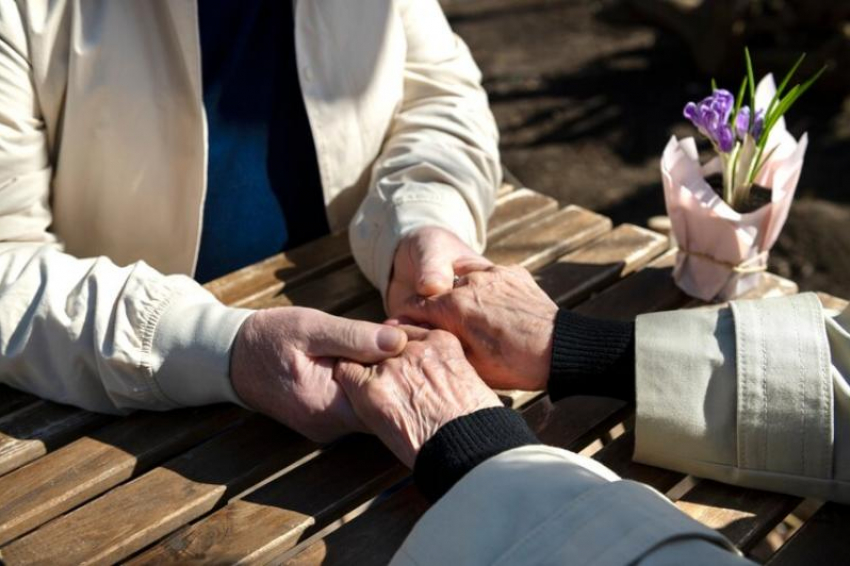 Супружеские пары с солидным стажем брака получат 100 тысяч на Ставрополье