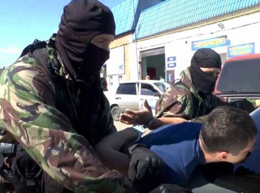 Вооруженная этническая банда запугивала и вымогала деньги у предпринимателей Кисловодска
