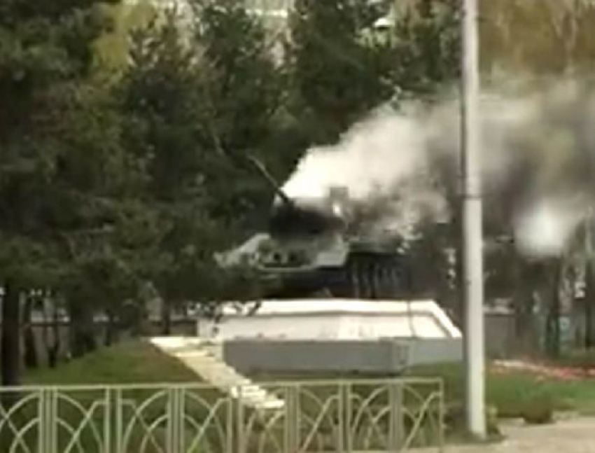 Дымящий танк на Кулакова озадачил жителей Ставрополя