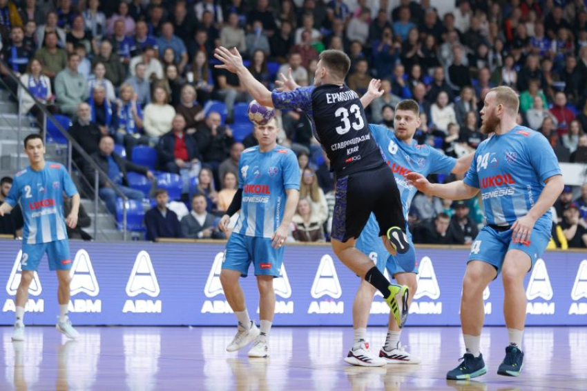 «Виктор» и кубковый фронт: ставропольские гандболисты отправились за путевкой в 1/4 финала в Астрахань